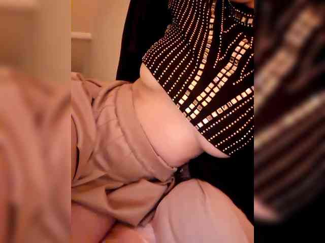 AntoniaDilune webcam