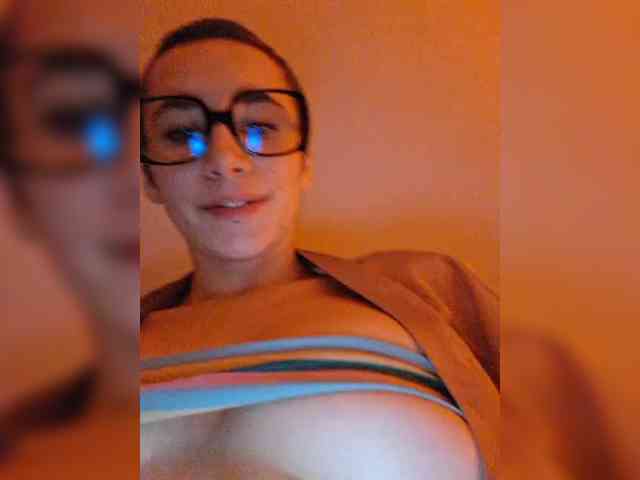 AntoniaDilune webcam