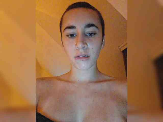 AntoniaDilune webcam