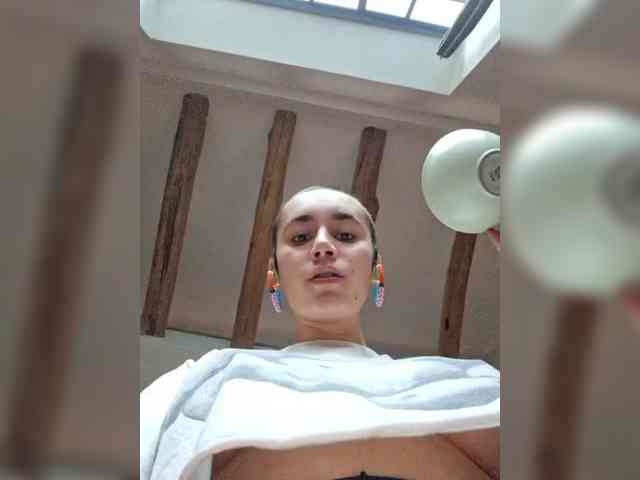 AntoniaDilune webcam