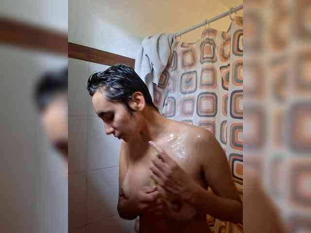 AntoniaDilune webcam