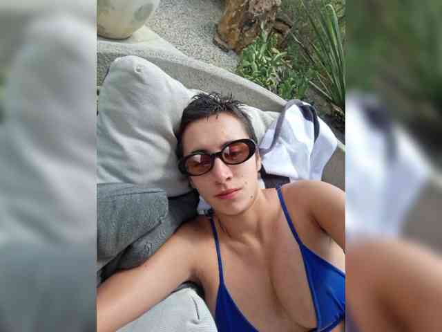 AntoniaDilune webcam