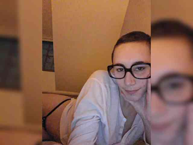 AntoniaDilune webcam