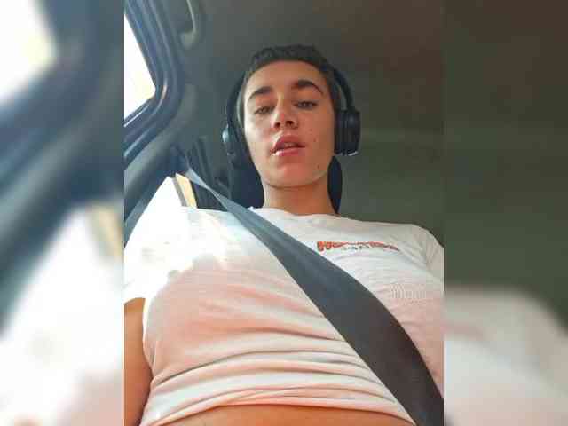 AntoniaDilune webcam