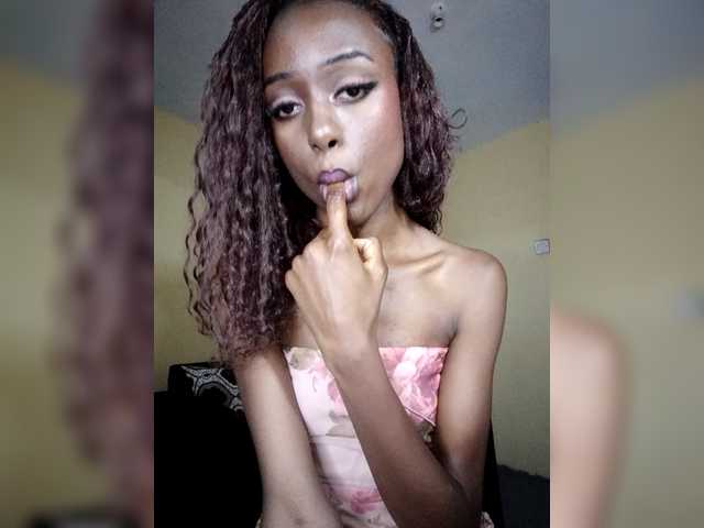 Hunnybee's BongaCams show and profile