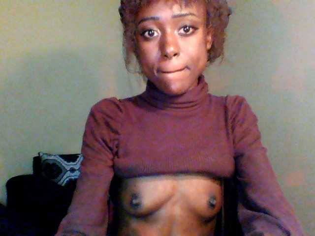 Hunnybee's BongaCams show and profile