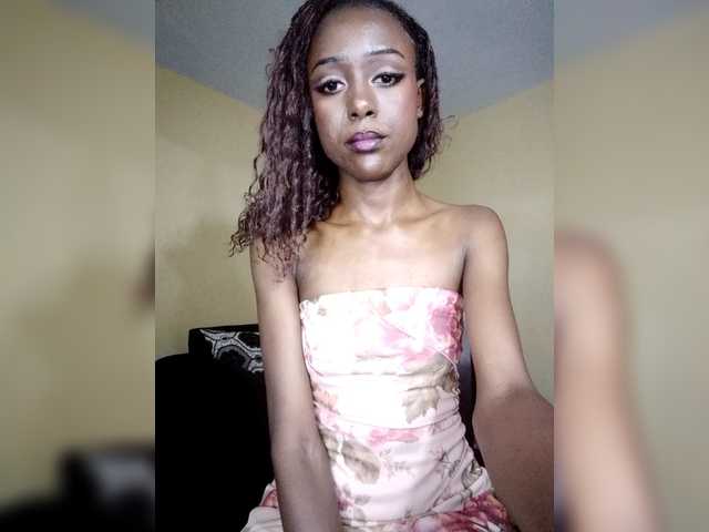 Hunnybee's BongaCams show and profile