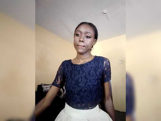 Hunnybee's BongaCams show and profile