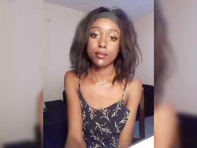 Hunnybee's BongaCams show and profile