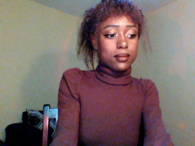 Hunnybee's BongaCams show and profile