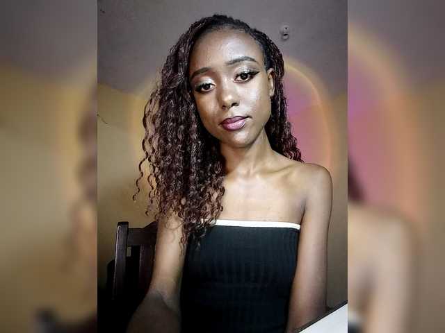 Hunnybee's BongaCams show and profile