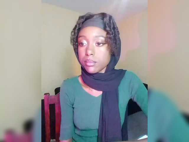 Hunnybee's BongaCams show and profile