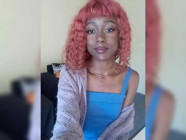 Hunnybee's BongaCams show and profile