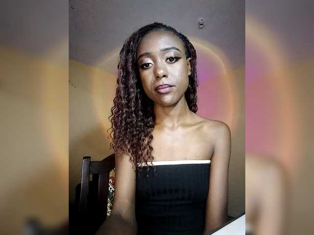 Hunnybee's BongaCams show and profile