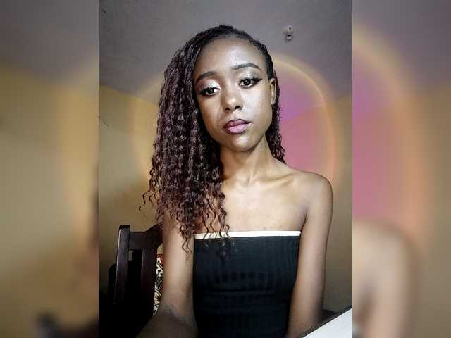 Hunnybee's BongaCams show and profile