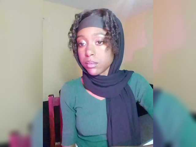 Hunnybee's BongaCams show and profile