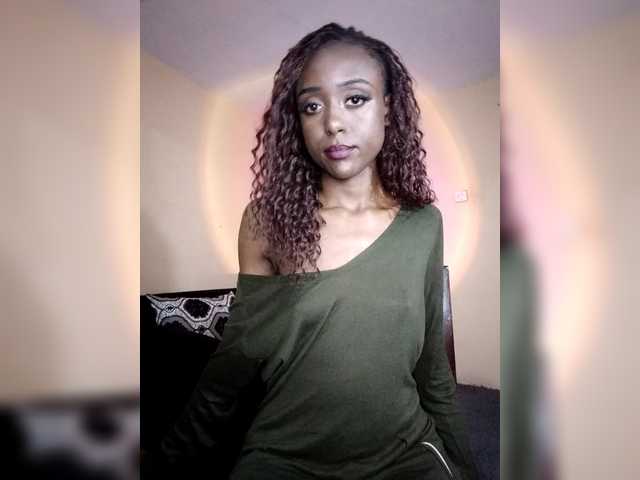 Hunnybee's BongaCams show and profile