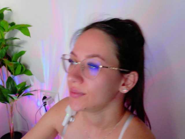 NicoleIris's BongaCams show and profile