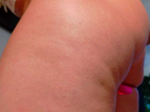 NicoleIris's BongaCams show and profile