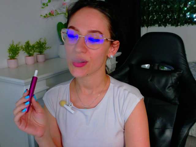 NicoleIris's BongaCams show and profile