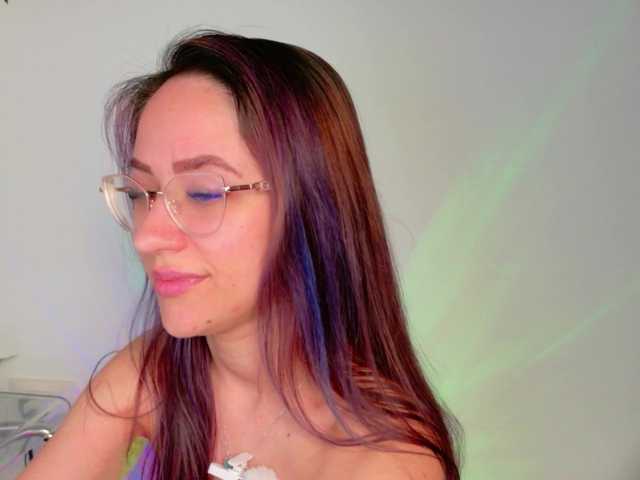 NicoleIris's BongaCams show and profile