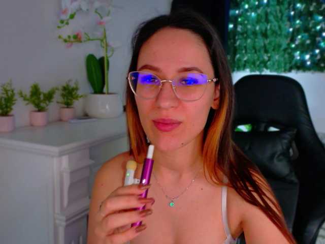 NicoleIris's BongaCams show and profile