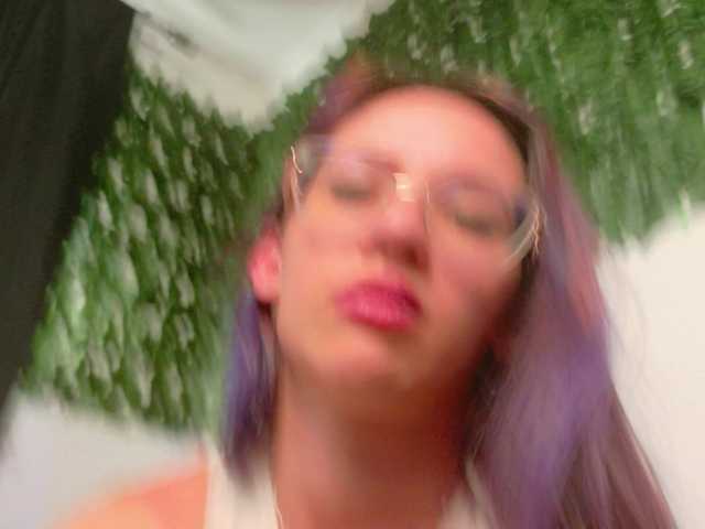 NicoleIris's BongaCams show and profile