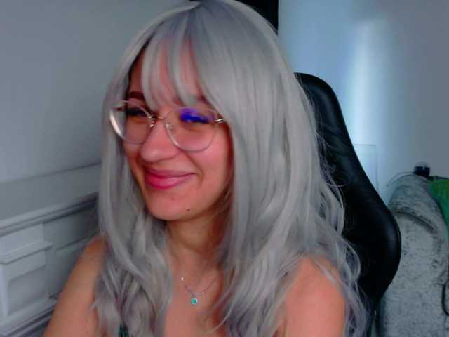 NicoleIris's BongaCams show and profile