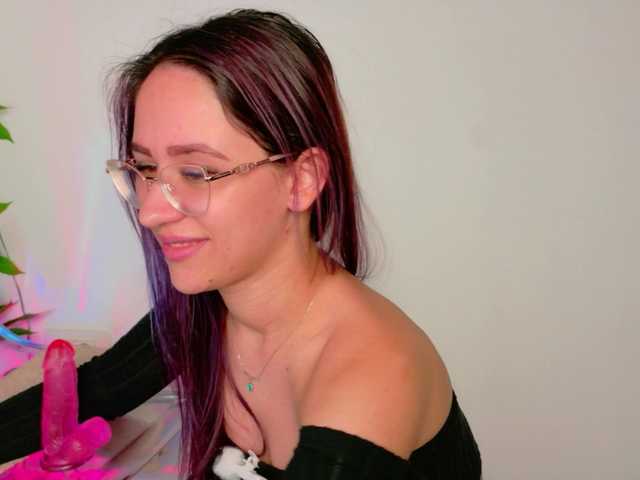 NicoleIris's BongaCams show and profile