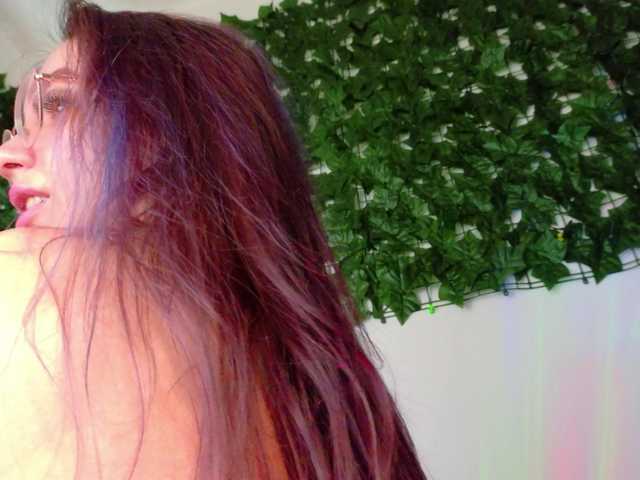 NicoleIris's BongaCams show and profile