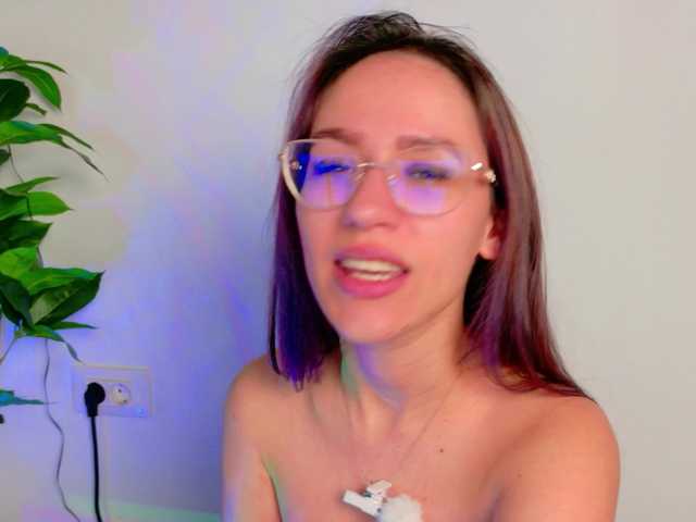 NicoleIris's BongaCams show and profile