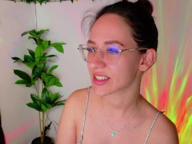 NicoleIris's BongaCams show and profile