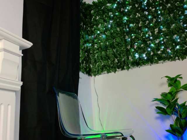 NicoleIris live cam profile