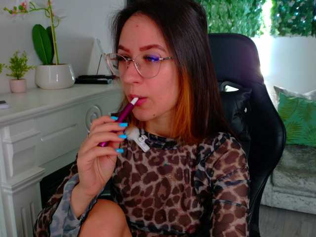 NicoleIris's BongaCams show and profile