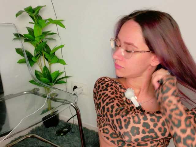 NicoleIris's BongaCams show and profile