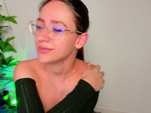 NicoleIris's BongaCams show and profile