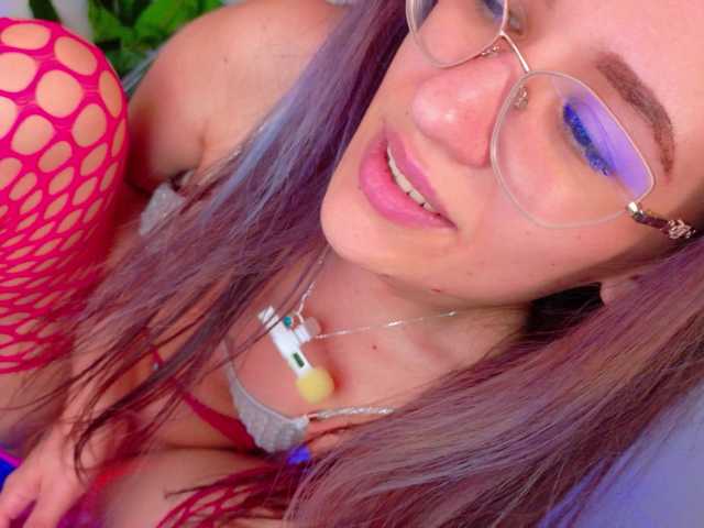 NicoleIris's BongaCams show and profile
