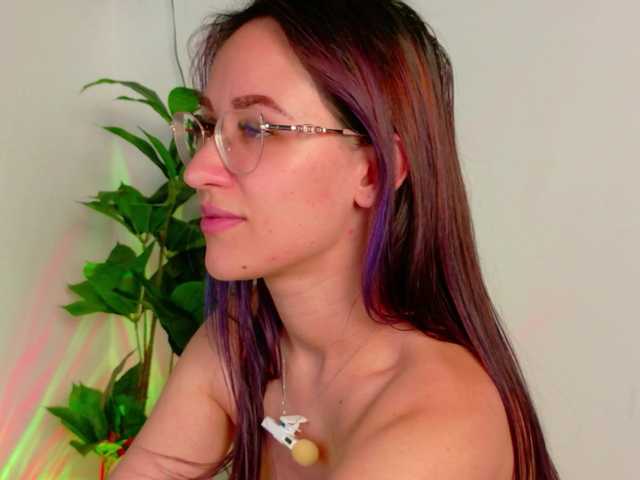 NicoleIris's BongaCams show and profile
