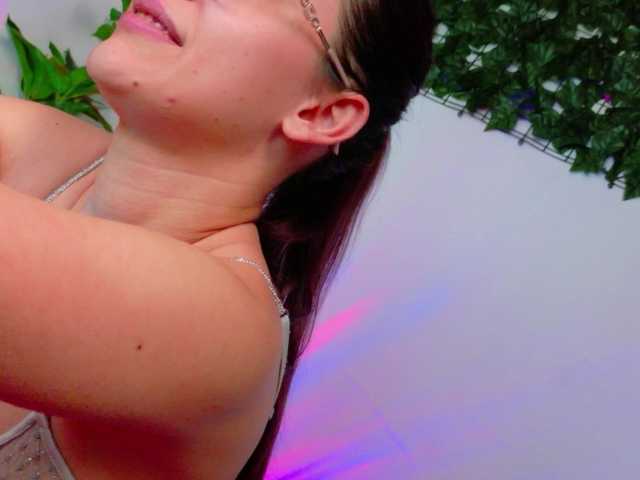 NicoleIris's BongaCams show and profile