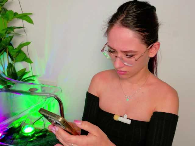 NicoleIris's BongaCams show and profile