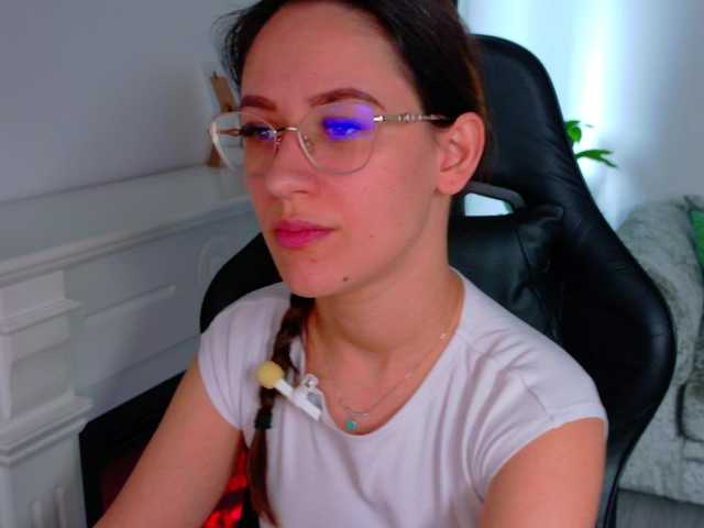 NicoleIris's BongaCams show and profile