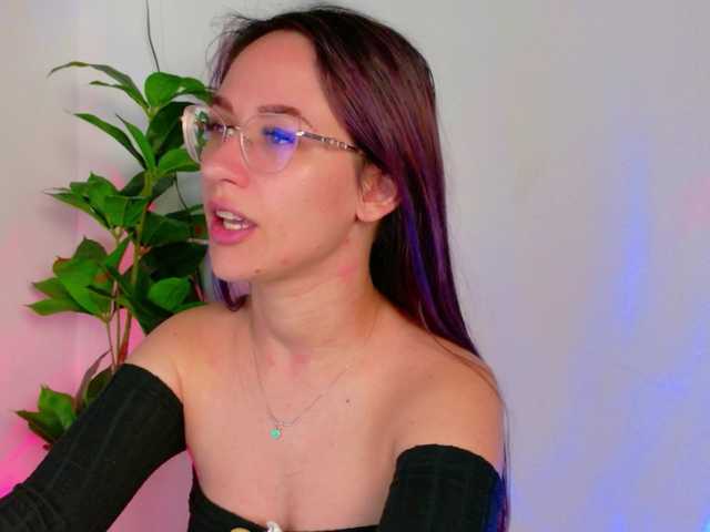 NicoleIris's BongaCams show and profile