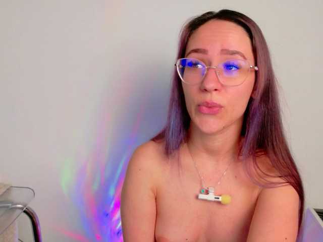 NicoleIris's BongaCams show and profile