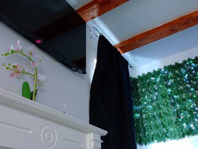 NicoleIris's BongaCams show and profile