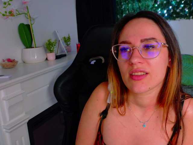 NicoleIris's BongaCams show and profile