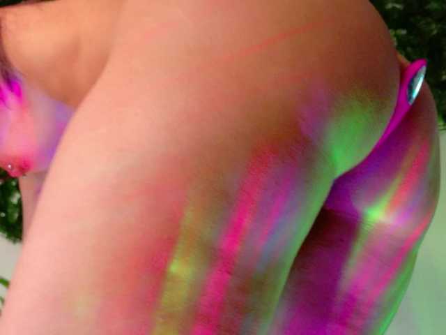 NicoleIris's BongaCams show and profile