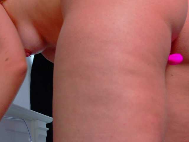 NicoleIris's BongaCams show and profile