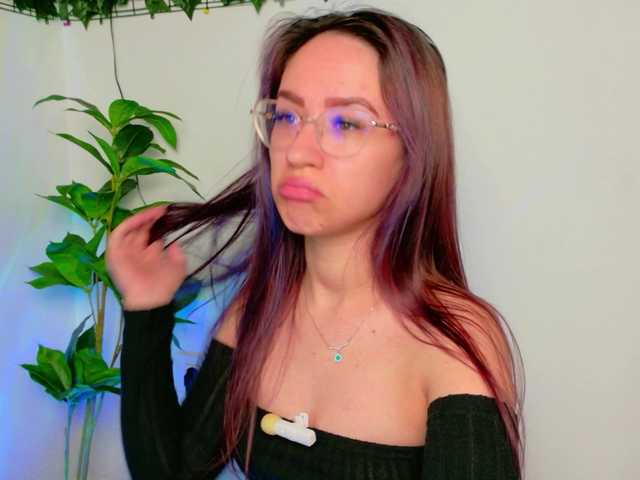 NicoleIris's BongaCams show and profile