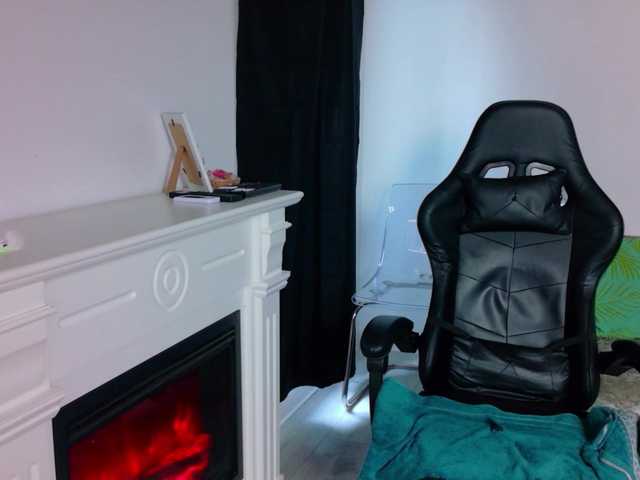 NicoleIris's BongaCams show and profile