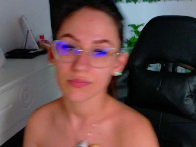 NicoleIris's BongaCams show and profile